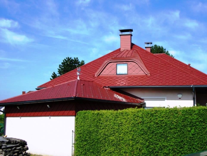 Wohnhaus mit Prefa Dachraute und Gaube